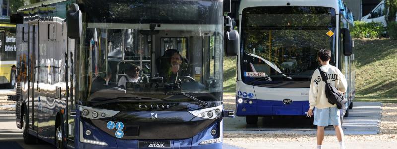 Ett av mässans dragplåster är "Bus Display", där besökare kan se fordonen i drift på ett 500 meter långt demonstrationsspår. Foto: Innotrans 2024