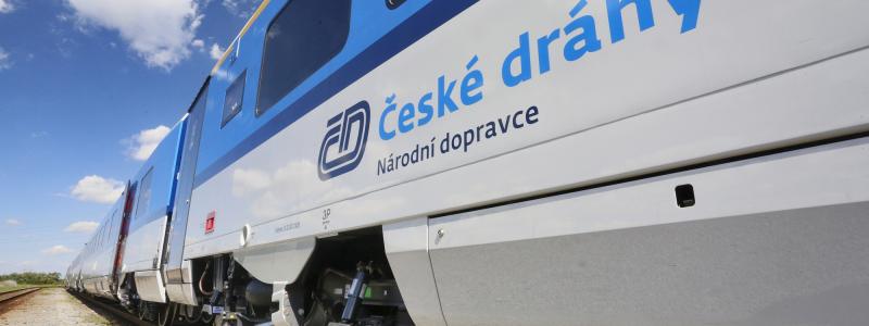 Den nya järnvägslinjen Ex 32 Praha - Pardubice - Wrocław - Gdynia är ett steg mot att stärka den mellanstatliga förbindelsen mellan Tjeckien och Polen. Det kommer att erbjuda passagerarna modern komfort, snabba transporter och ett brett utbud av tjänster. Foto: Tågoperatören Ceske Drahy