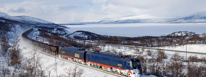 Malmtåg nära Torneträsk. Foto: Wikimedia Commons
