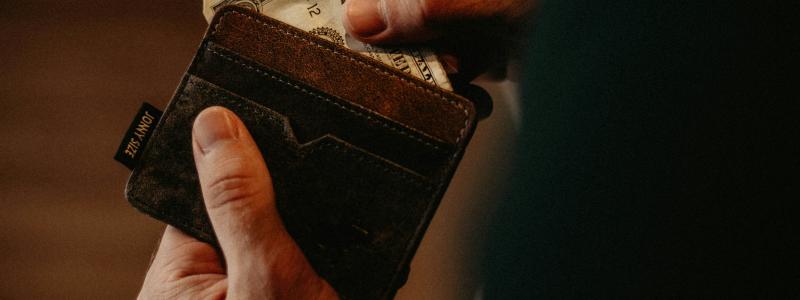 Rapporten pekar på att grova mutbrott blir vanligare i Sverige och att transportsektorn fortsatt är en av de mest utsatta branscherna. Foto: Allef Vinicius/Unsplash