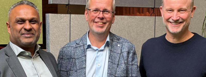 Från vänster: Petter Lagström, vd för Idnet, Fredrik Logenius, vd för Optidev, och Sjur Skjæveland, koncern-vd för Lexit Group. Foto: Lexit Group