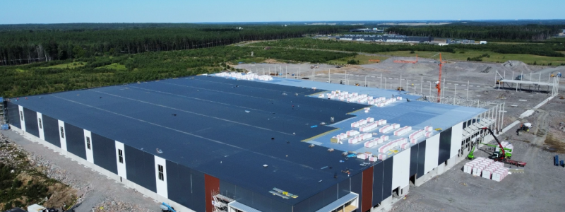Logicenters förvärvar Beijer Byggmaterials centrallager i Eskilstuna med en total yta om 71 600 kvadratmeter. Utöver detta ingår även 27 000 kvadratmeter byggrätt. Fastigheten kommer att förhyras av logistikbolaget Logent AB som hanterar driften åt Beijer Byggmaterial. Foto Logicenters