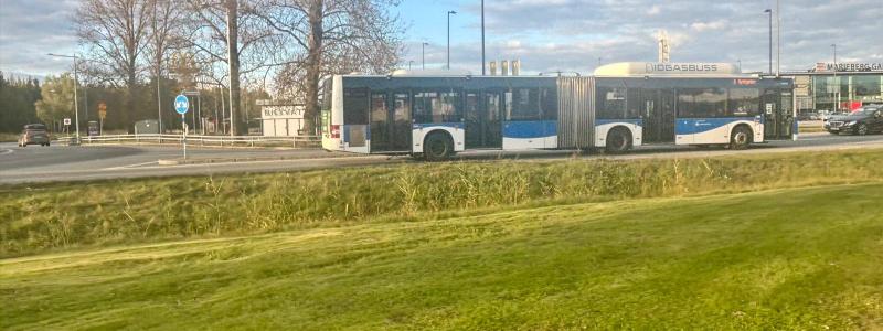 Biogasbuss i kollektivtrafik nära Marieberg i Örebro. Foto: stina Wickenberg