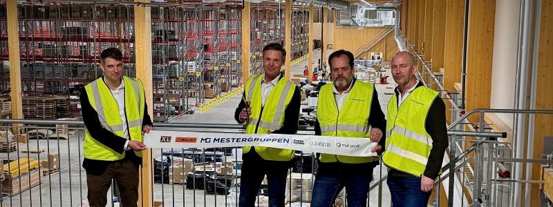 Från vänster, Carl Littlewood, kedjechef XL-BYGG, Johan Augustsson, VD Mestergruppen Sverige, Magnus Hemmingberg, kedjechef Bolist, Magnus Ohlsson, kedjechef färgfackhandeln inom Mestergruppen. Foto: Mestergruppen