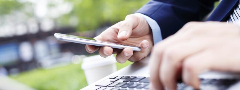 Att välja klimatsmarta alternativ när man handlar på nätet skiljer sig stort mellan både åldersgrupper och kön. Foto: nets