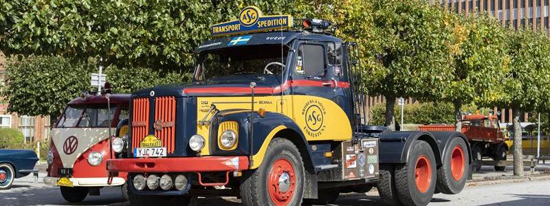 Stor och tung motorfest i Södertälje. Foto: Scania