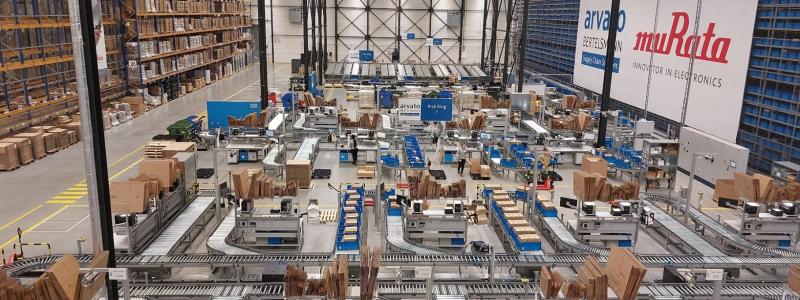 Den 9 000 kvadratmeter stora anläggningsytan med kundcentrerade logistiklösningar är drivna av avancerad automationskompetens. Foto: Arvato