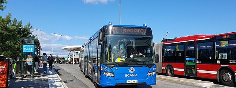 Busslinje 875 vid Gullmarsplan, Stockholm Foto: Wikimedia Commons