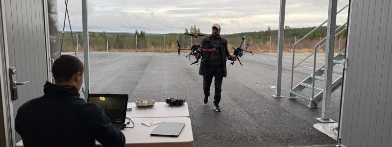 Mindre drönare användes för att simulera större spridningsdrönare, och resultaten från volymtesterna var mycket goda. Foto: Skellefteå Science City
