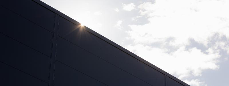 På den cirka 60 000 kvadratmeter stora fastigheten finns idag en äldre byggnad som ska rivas och ge plats för en ny logistikanläggning. Foto: Nordsten Development