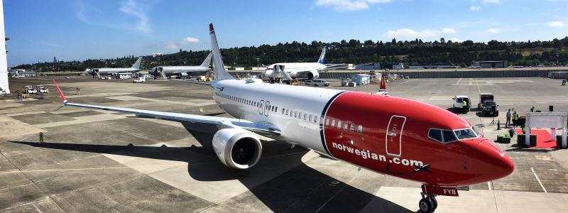 Norwegian-plan på marken: (EI-FYB) Boeing 737-8 MAX. Foto: Wikimedia Commons. Kredit: Norwegian.