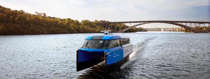 Bärplansbåten Nova på Riddarfjärden i Stockholm. Pressbild: SL