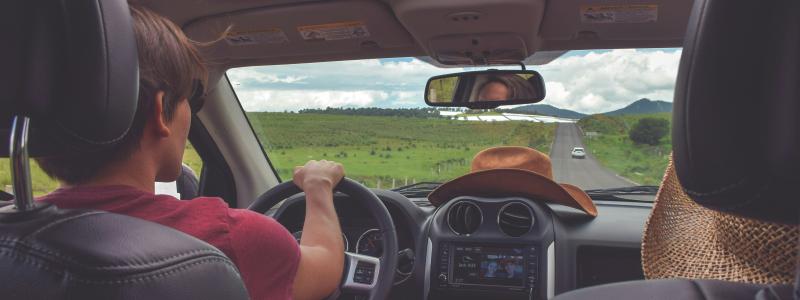 Körkortsstipendiet införs för elever som nu till höstterminen börjar årskurs ett på de berörda programmen på Kungsholmens västra gymnasium och Stockholms transport- och fordonstekniska gymnasium. Foto: alex jumper/Unsplash
