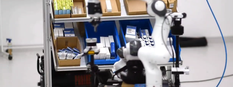 En ny typ av robotarm gör det möjligt för roboten att inte bara plocka upp och flytta saker, utan också kasta små föremål, som en påse skruvar, direkt till rätt plats. Foto: Örebro universitet