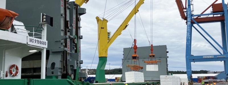 Nytt logistikupplägg ger klimatsmartare export av svensk pappersmassa via Göteborgs hamn. Foto: APM Terminals