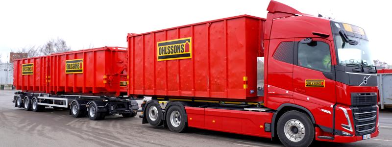 Företagets senaste tillskott till fordonsflottan, en eldriven Volvo FH Electric. Foto: Ohlssons