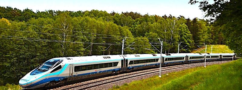 Polska järnvägsbolaget PKP Intercity meddelar stora förändringar i hösttidtabellen och lanserar nya förbindelser samt rekordkorta restider mellan större städer i Polen. Från och med den 1 september kan resenärerna räkna med snabbare och mer bekväma resor, tack vare mångåriga investeringar i modernisering av järnvägsinfrastrukturen och inköp av moderna tåg. Dessutom startar 7 dagliga tåg mellan Berlin och Warszawa från december 2025. Foto: PKP