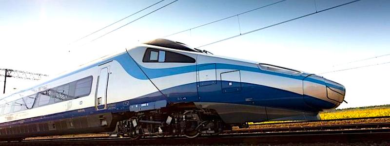 PKP InterCity har investerat bland annat i dessa moderna höghastighetståg från Pendolino för att förbättra passagerarservicen.: Foto: PKP intercity