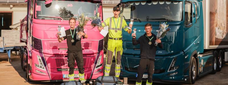 Prispallen på kvaltävlingen i Kristinehamn. 1:a Viktor Rahm, Vreta Utbildningscenter - 2:a Emil Karlsson, Lagmansgymnasiet i Vara och 3:a Oskar Bylander från Uddevalla gymnasieskola. Foto: TYA
