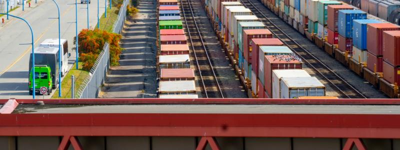 De tre uppdragen är en del av regeringens godstransportpaket. Målet är att godstransportsystemet ska utnyttjas mer effektivt. Foto: alireza gorji /unsplash