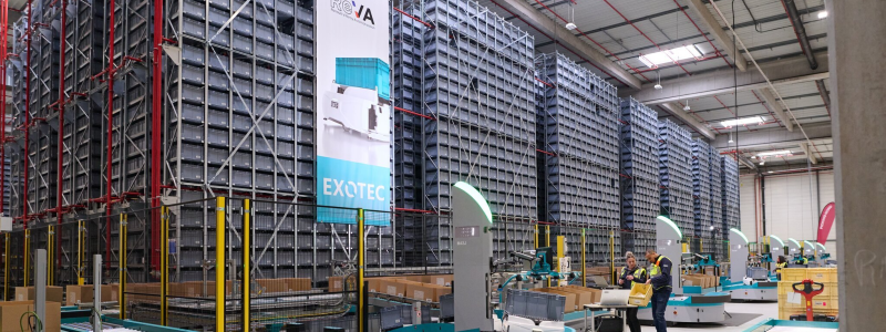Systemet ska hantera både godsmottagning och orderplockning och är dimensionerat för en kapacitet på drygt 1 600 behållare per timme. Foto: Exotec