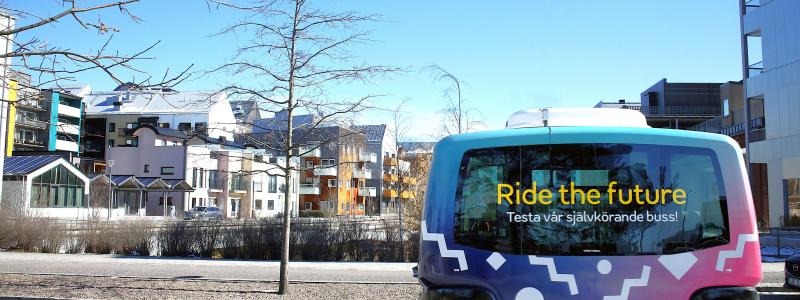 En av de gamla bussarna på väg genom Vallastaden i Linköping. Foto: Mikael Sönne/VTI