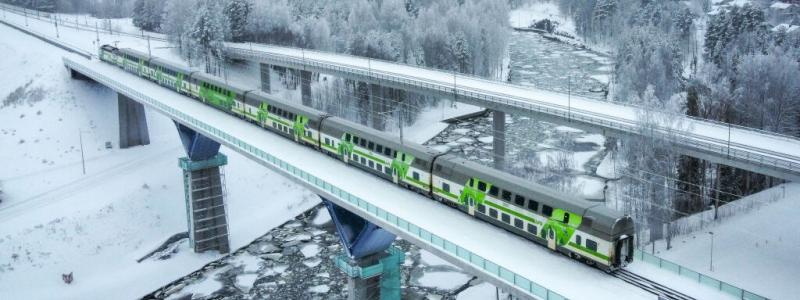 VR-tåg kör över Saima kanal i sydöstra Finland. Foto: VR, kredit: Jouko Behm