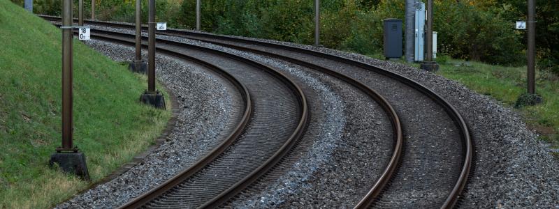 Ett stort underhållsarbete på Västra Stambanan väntar skaraborgs tågpendlare. Foto: pascal meier/unsplash