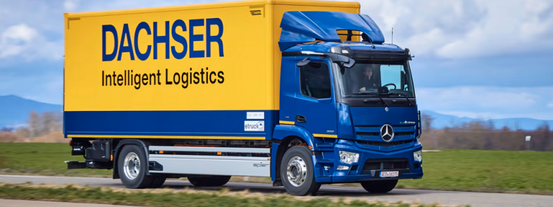 Första batterielektriska Mercedes-Benz eActros som serietillverkats levereras till Dachser. Foto: Dachser