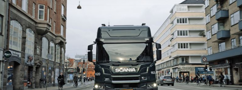 Den elektriska lastbilsflottan kommer bidra till en förbättrad luftkvalitet i Köpenhamn. Foto: Scania