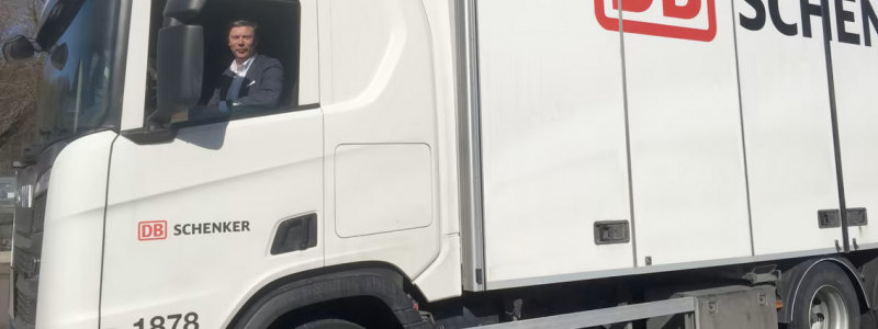 Tomas Johansson, vd för Schenker Åkeri, tror stenhårt på elektrifiering i stor skala. Foto: Schenker