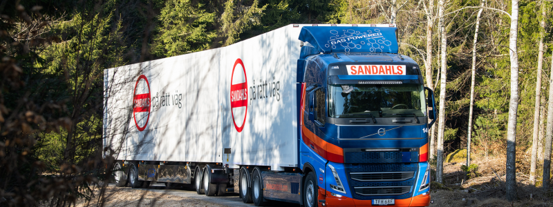Sandahls investerar i 120 Volvo-lastbilar som drivs med flytande biogas. Foto: Sandahls