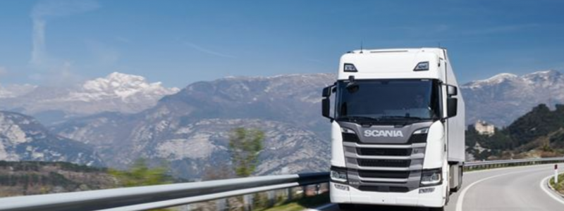 Gasdrivna lastbilar får räckvidd upp till 1400 kilometer för dragbilsekipage med LBG. Foto: Scania