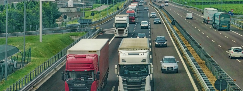 Svenska löner och villkor ska gälla för alla som kör yrkestrafik. Arkivbild