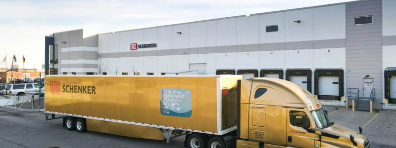 USA Truck ser affären med DB Schenker som en möjlighet att växla upp och öka sin närvaro inom landtransporter i Nordamerika. Foto: DB Schenker