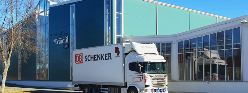 Med DB Schenkers nya terminal i Södertälje kan logistikföretaget erbjuda Camfil Sverige den mest hållbara transportlösningen Foto: Camfil