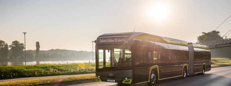 Bussen kan laddas med olika laddningsmetoder, inklusive plug-in, pantograf eller omvänd pantograf. Bild: Solaris Bus