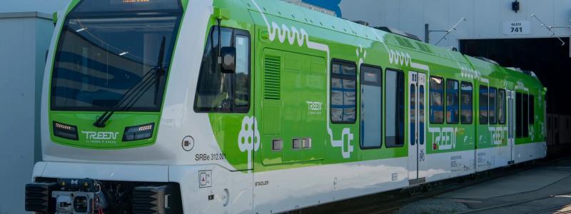 Stadler och FAL presenterar Europas första smalspårståg med batteridrift – minskar koldioxidutsläppen med 1 300 ton per år. Foto: Stadler