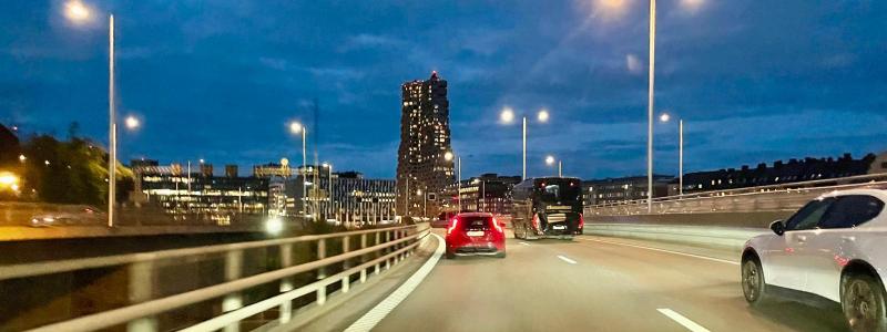 Samarbeten mellan stat, industri och akademi, liksom utvecklingen av säkrare fordon och effektiv trafikövervakning från Polismyndigheten, är centrala element i arbetet för att minska olyckorna, anser Trafikverket. Foto: Stina Wickenberg