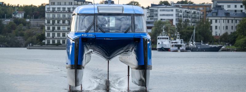Nova flyger på Riddarfjärden, på väg från Ekerö. Foto: Candela