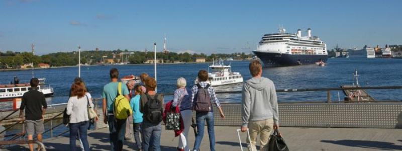 Passagerare på väg mot färje- och kryssningstrafik i Stockholm. Byline: Stockholms Hamnar/Per-Erik Adamsson Ports of Stockholm/Per-Erik Adamsson