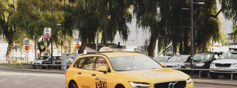 Sveriges Åkeriföretag efterfrågar ökad säkerhet och kontroll viktig vid automatiserad körning. Foto:  taisiia shestopal/unsplash