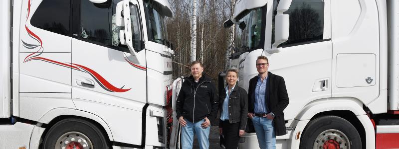 Tempcon in leder nytt strategiskt samarbete med Nyhléns Hugosons i Skellefteå. Från vänster; Pär Marklund, Transportchef Nyhléns Hugosons, Sophia Bylesjö, Platschef för Nyhléns Hugosons i Skellefteå samt Christofer Mattsson, vd för Tempcon Norrland. Foto: Tempcon