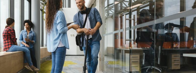 De nya reglerna tar sikte på två produktgrupper som innehåller litiumjonbatterier, dels transportmedel som elcyklar, elsparkcyklar och hoverboard, dels batteripack större än 10 Ah. Foto: CGS