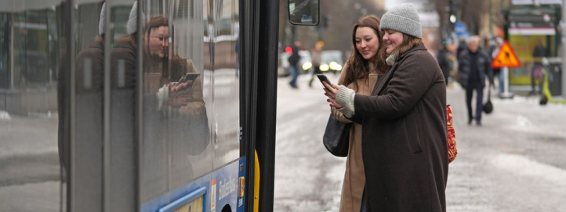 I varje buss finns IT-utrustning installerad som kan mäta och leverera sekundpositionering, passagerarräkning, prognoshantering och förändring av körväg. Foto: Hogia