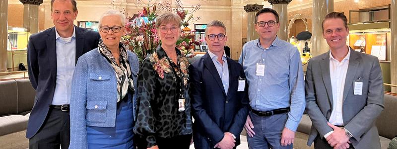 Från vänster Jacob Lamberg, Caroline Drabe, Ulrika Heie, trafikutskottets ordförande, Lars Bergmark, Peter Bryntesson och Richard Andermyr. Foto: SBF