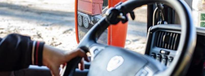 Utbildaren har allvarliga och genomgående brister när det gäller dokumentation av såväl grundutbildning som fortbildningskurser för yrkesförarkompetens. Det gör det svårt att kontrollera vilken utbildning som eleverna faktiskt fått och i vilken omfattning. Foto: Liza Simonsson/Transportstyrelsen