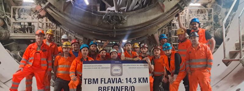 Tunnelgenombrott i Brenner. Men även bygget av Brennerbasistunneln försenas och väntas öppna tidigast 2032. Foto: Herrenknecht