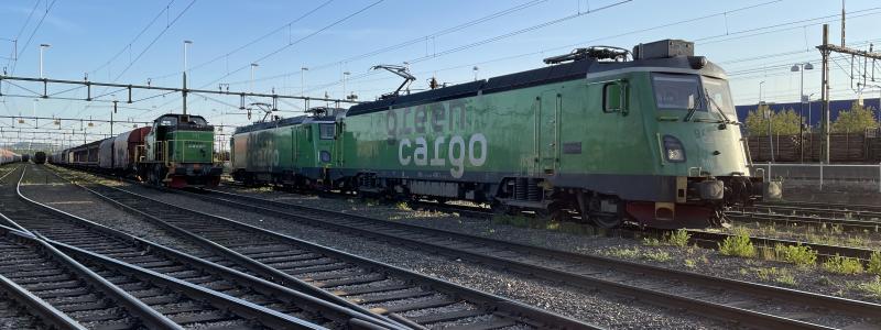 Två Mb-lok och ett vagnslasttåg med Td-lok. Foto: Green Cargo