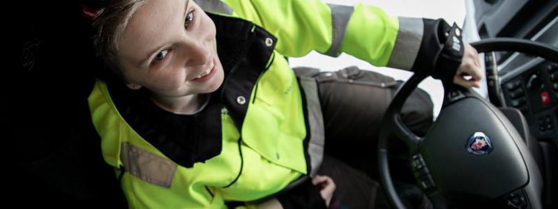 Gotland får egen transportutbildning på gymnasiet “Nu kan branschen rekrytera på hemmaplan igen”. Foto: Emanuel Hedberg.